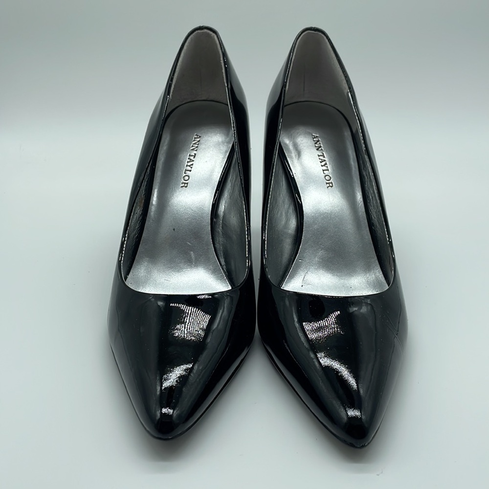 Ann Taylor Sukhee Closed Toe Pump Black